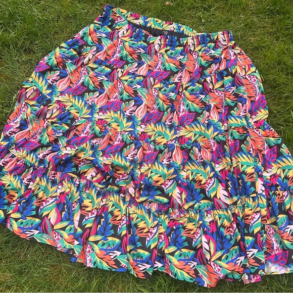 June + Vie Hawaiian Print Skirt Plus Size 30W Elastic Waistband Ruffles Color!! - Picture 1 of 12